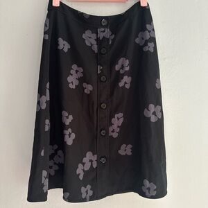 Everlane and purple floral midi skirt with button-up detail #floral #midi #fall
